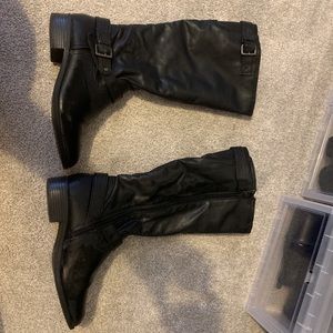Black leather boots size 9w